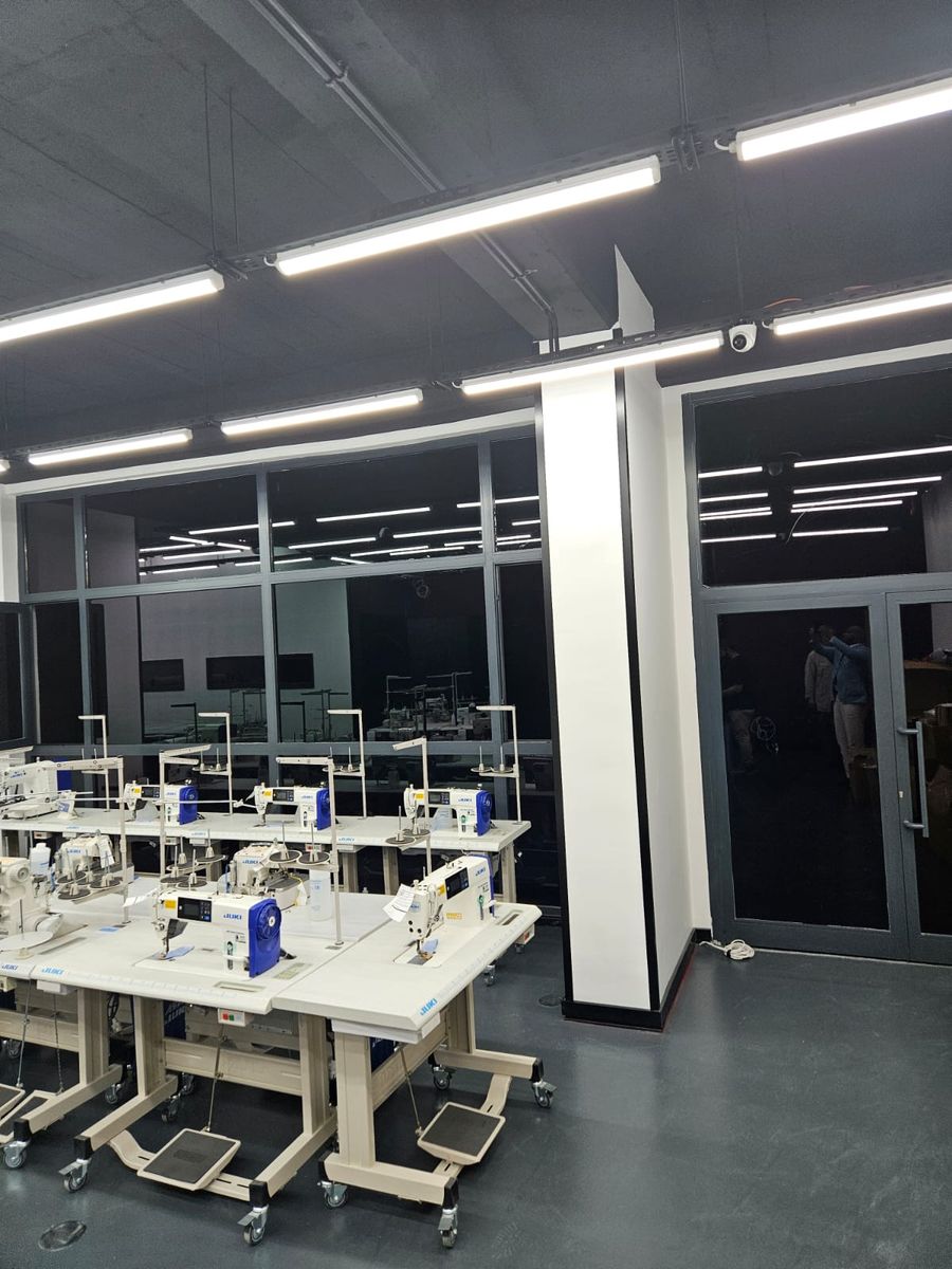 Workstations in a bright hall with glass walls and a white column